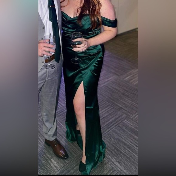 MANIJU From Bella & Bloom - Emerald green satin off-shoulder maxi dress. - Picture 3 of 3